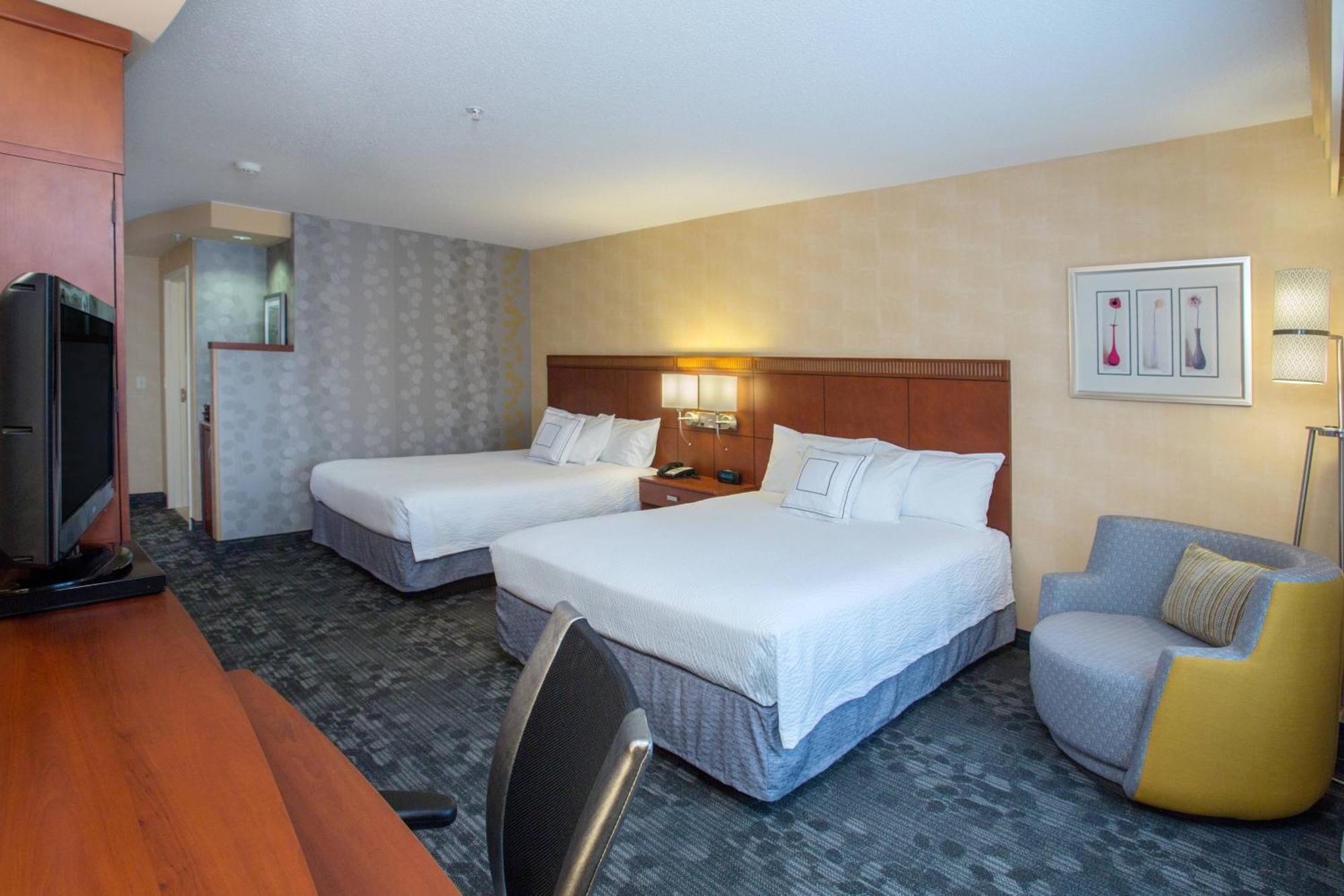 Courtyard Boston Raynham Hotel Bagian luar foto