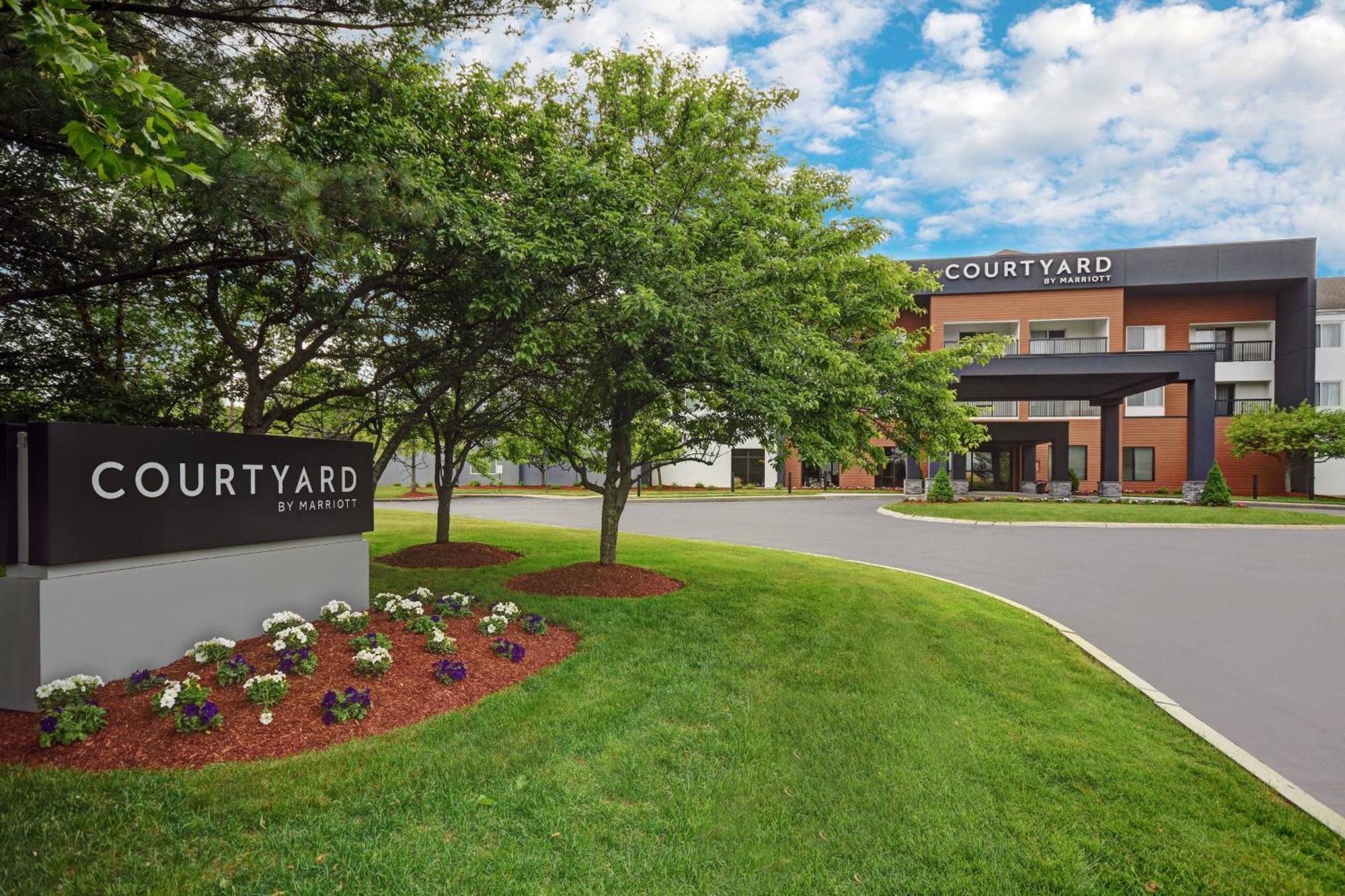 Courtyard Boston Raynham Hotel Bagian luar foto